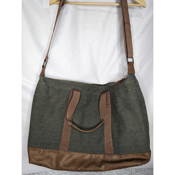 BUFFALO DAVID BITTON DUFFLE BAG, Large, Green With Leather Bottom and handles. - Picture 2 of 13